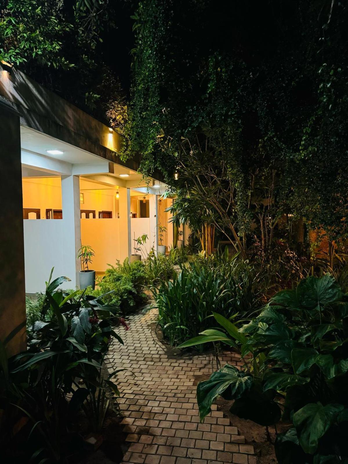 Double Mango Villa Катунаяка Экстерьер фото